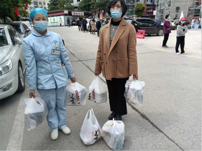 油菜花旁老柴房 爱心公益