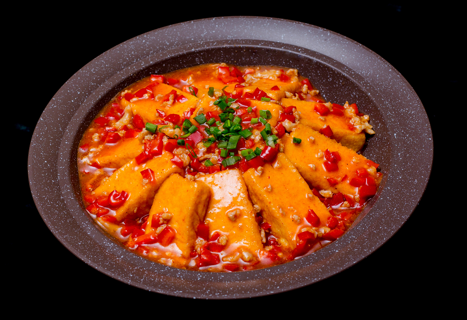 油菜花旁老柴房 手工石磨豆腐