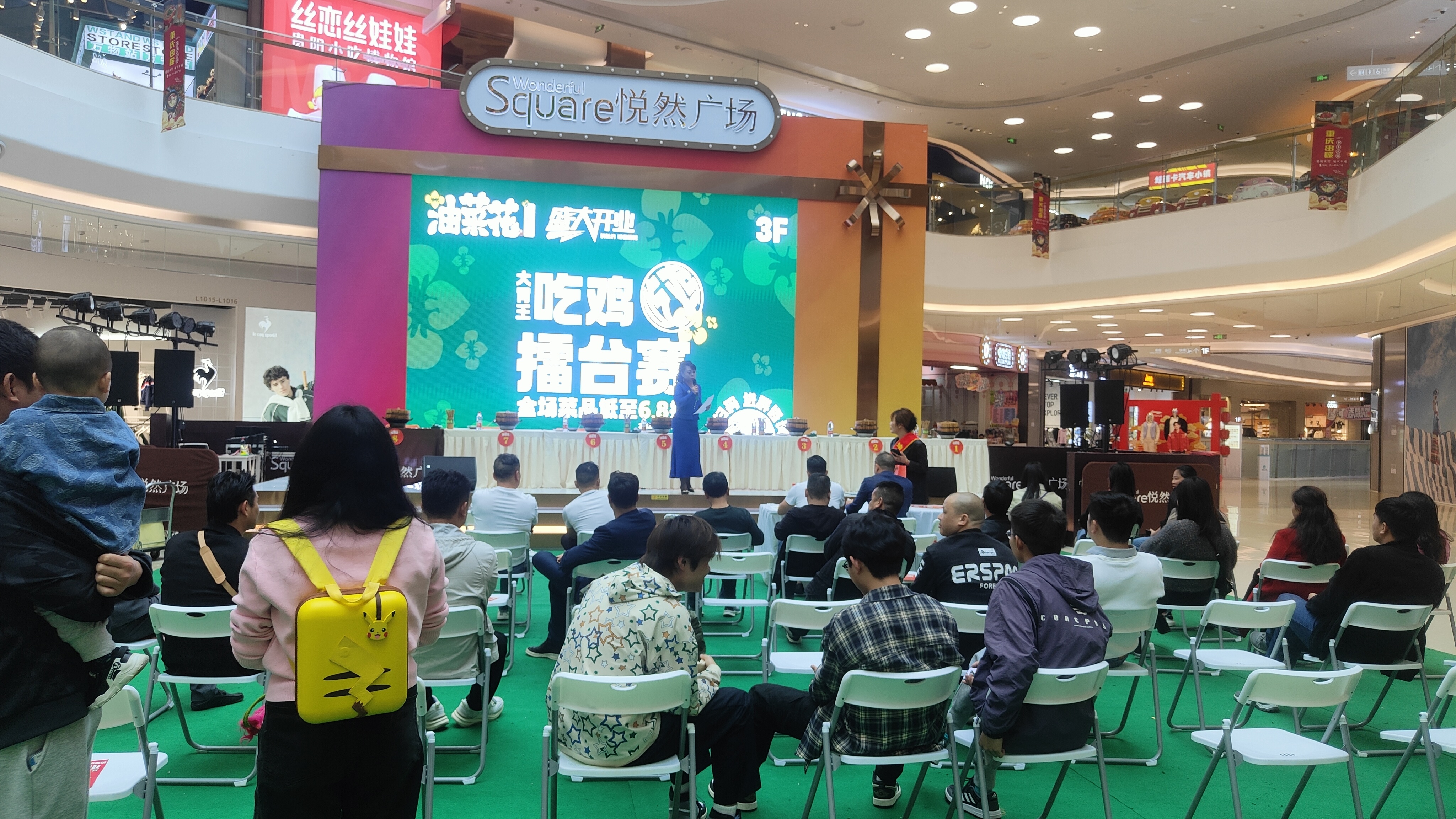 油菜花旁老柴房欢迎您的到来